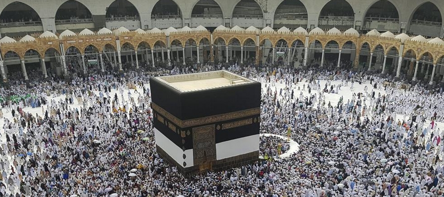 La policía en La Meca arrestó a un hombre saudí que ayudó a un...