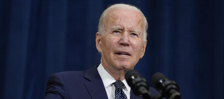 Biden terminó su tratamiento con el antiviral Paxlovid y ya no tiene fiebre, dijo el...