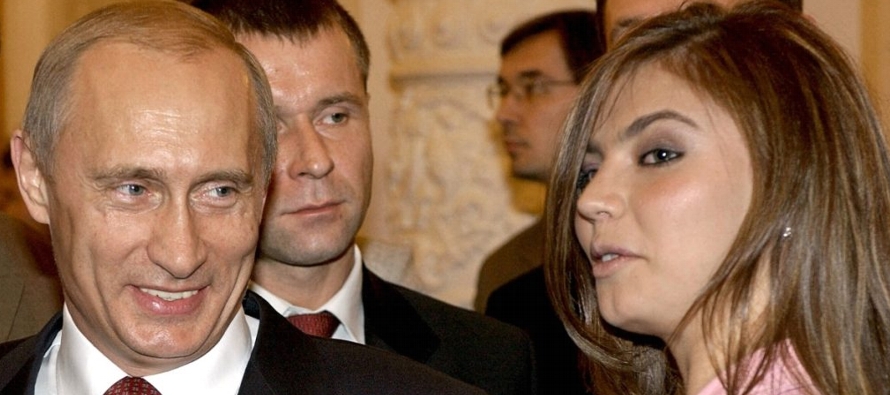 El Departamento del Tesoro dijo el martes que el gobierno ha congelado la visa de Alina Kabaeva,...