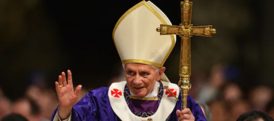 Benedicto XVI nunca quiso ser papa. De hecho, quiso renunciar durante el papado de Juan Pablo II...