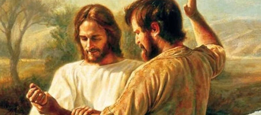  Y le llevó donde Jesús. Jesús, fijando su mirada en él, le dijo:...