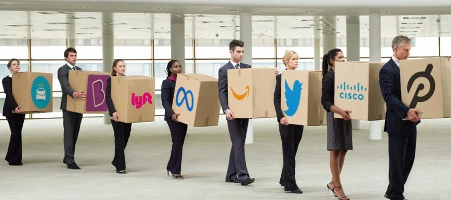 Amazon planeó despedir a aproximadamente 10,000 empleados el año pasado, pero la...