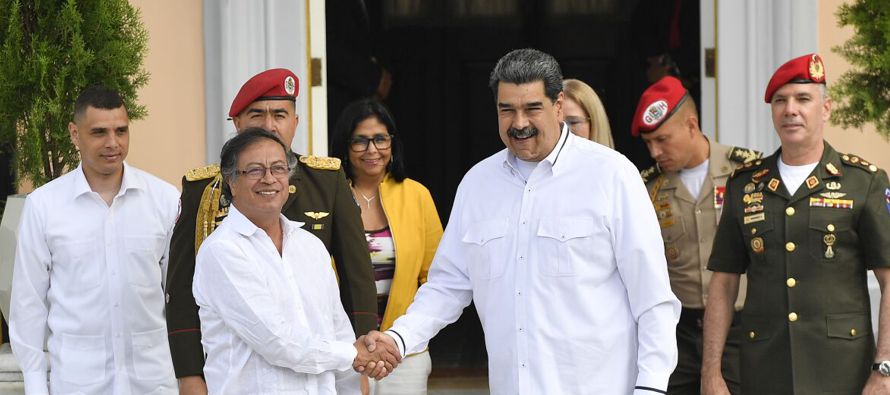 El presidente de Colombia, Gustavo Petro, llegó el sábado a Caracas, donde se...