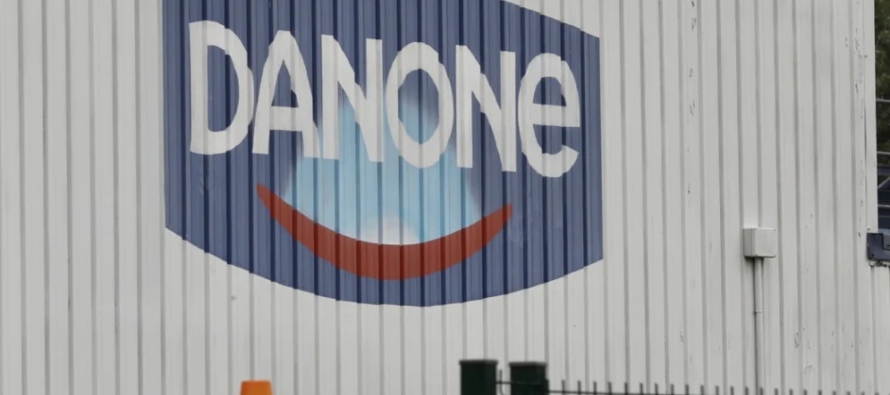 Tres ONG han llevado ante la Justicia francesa a Danone para obligar al grupo de lácteos y...