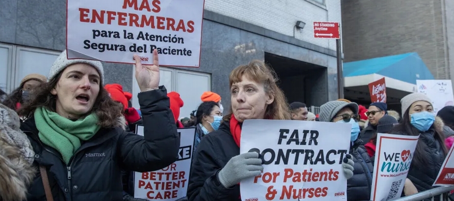 El lunes, participaron en el primer día de huelga unas 3,500 enfermeras que trabajan en el...