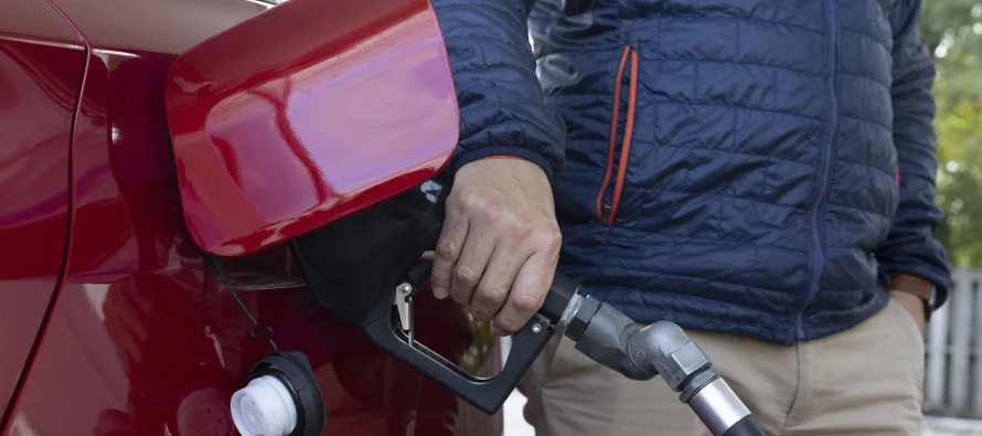 El litro de gasolina y el gasóleo alcanzó la primera semana del año los 1,81 y...