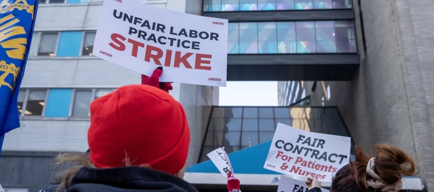 Desde el lunes, participan en la huelga unas 3,500 enfermeras del centro médico Montefiore...