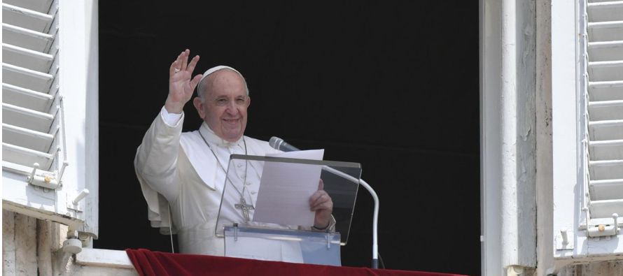 El papa Francisco invitó el domingo a los cristianos de todas las ramas a reunirse en...