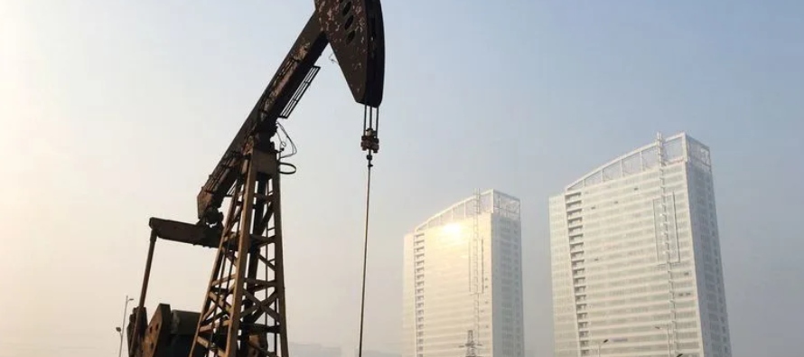 * La demanda de petróleo de China aumentó en casi 1 millón de barriles por...