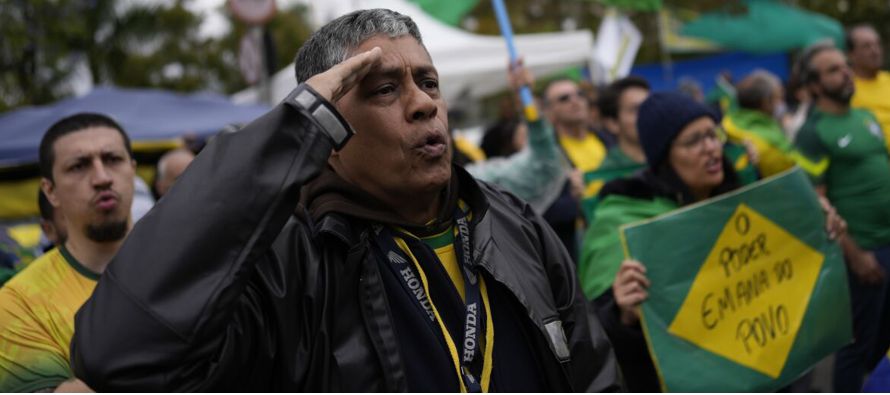El partido de Bolsonaro quería que él fuera un líder de la oposición,...