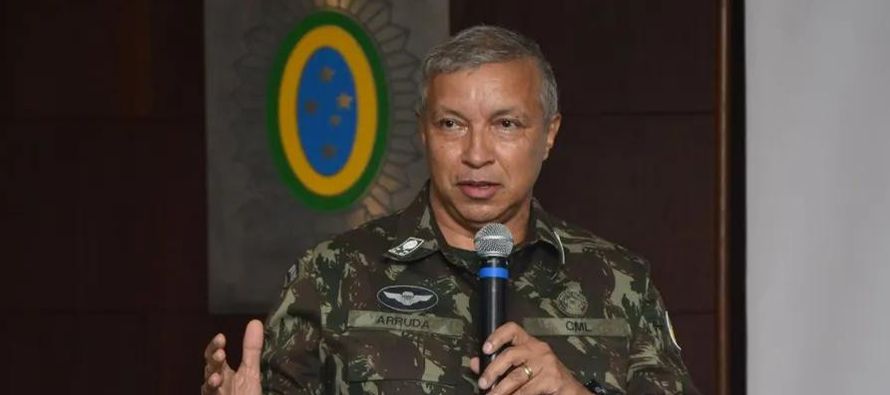 El sitio oficial de las fuerzas armadas brasileñas informó que el general Julio Cesar...