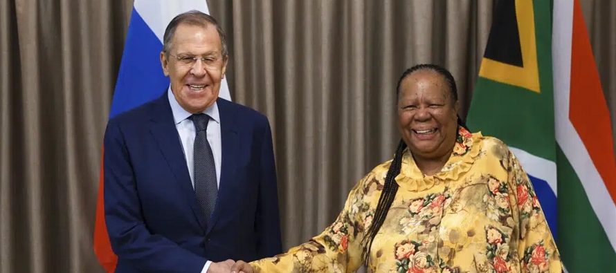 Serguei Lavrov formuló sus declaraciones en una visita a Sudáfrica, similares a las...