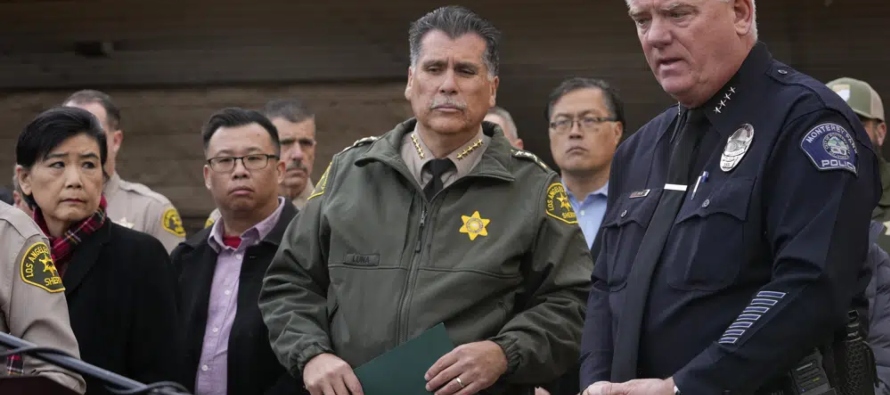 El jefe policial del condado Los Ángeles, Robert Luna, dijo el lunes que su departamento fue...