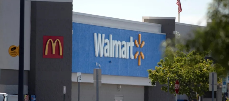 Walmart, que tiene unos 2,3 millones de trabajadores en todo el mundo, emplea en Estados Unidos a...
