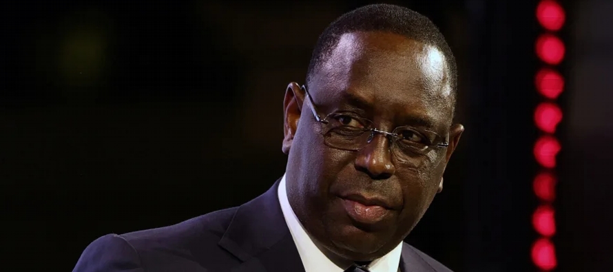 El jefe de Estado de Senegal y presidente de turno de la Unión Africana, Macky Sall,...