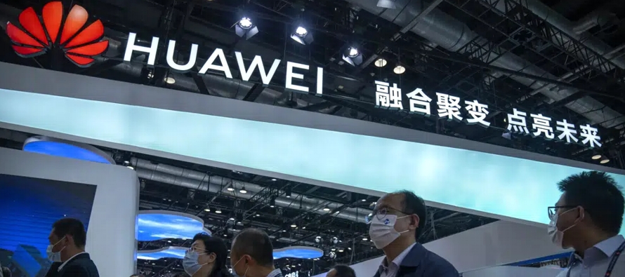 Huawei Technologies Ltd., la primera marca tecnológica mundial de China, está en el...