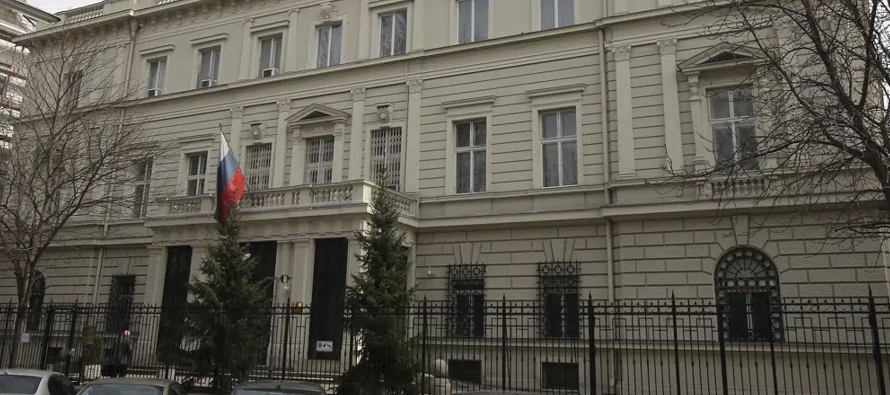 Dos diplomáticos en la embajada rusa “cometieron actos incompatibles con su estatus...