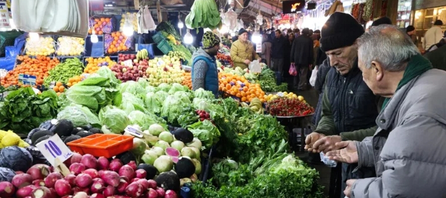 En enero, el índice del valor de los alimentos de la FAO, que sigue la variación de...