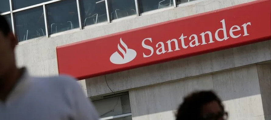 En los últimos años, Santander se ha expandido en las economías emergentes en...
