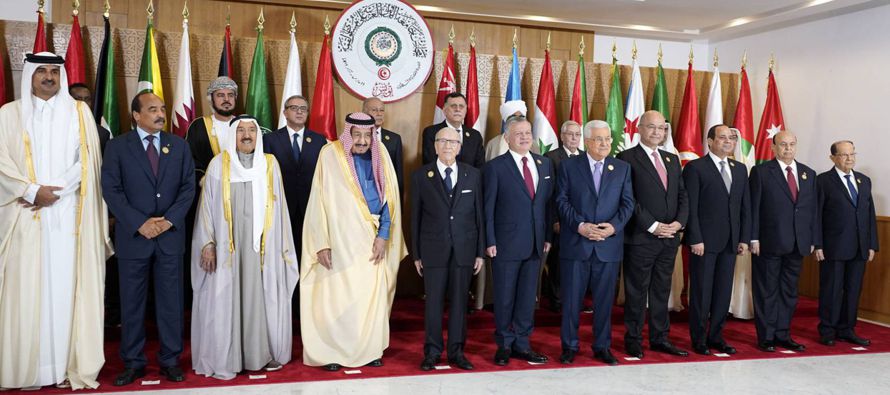  Líderes y funcionarios de la Liga Árabe y de países islámicos...
