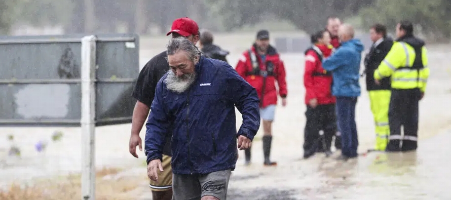 El país recibió intensas lluvias durante la noche que obligaron a evacuar a 2,500...