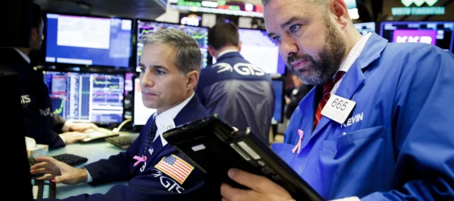 Entre los 30 valores del Dow Jones destacaron las subidas de Boeing (1,29 %), que hoy...