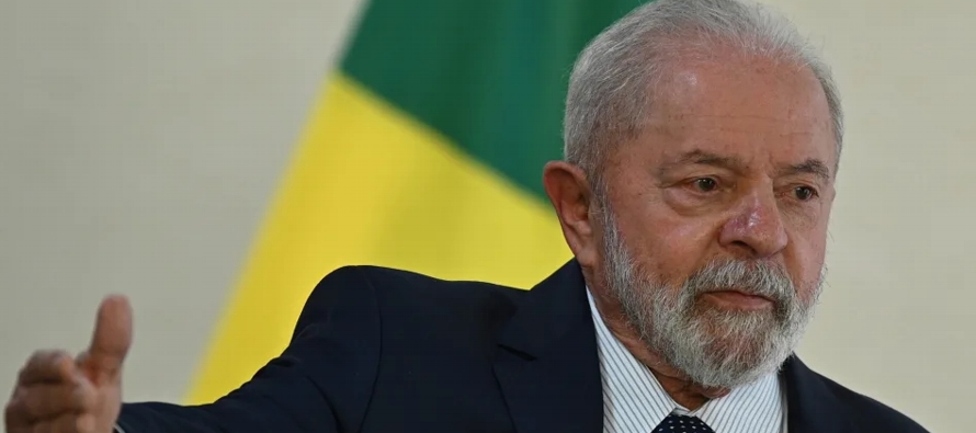 Lula visitó en la localidad de Maruim, en el estado de Sergipe, las obras de...