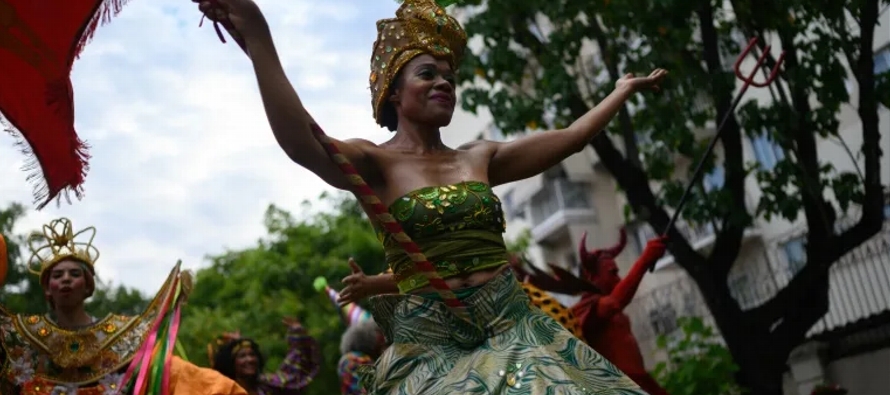 Tras dos carnavales marcados por el covid, Rio recupera su "carnaval pleno" y se dispone...
