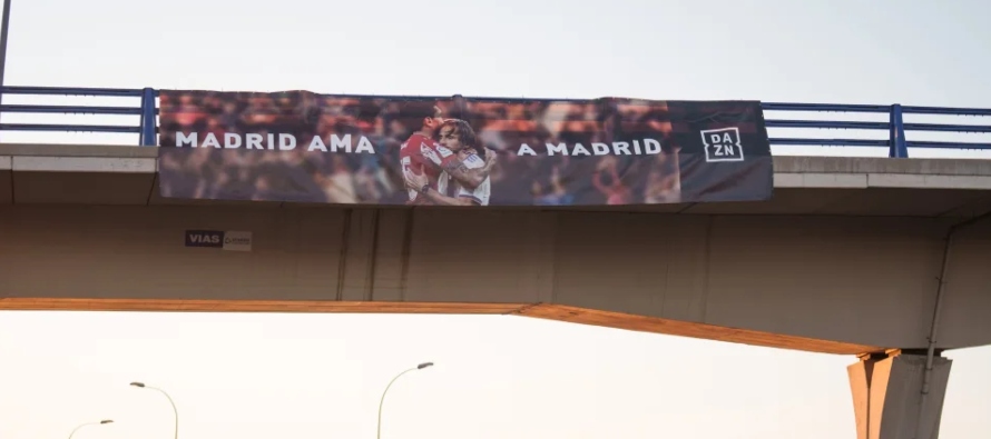 "La pancarta 'Madrid ama a Madrid' transforma un mensaje de odio en uno de amor,...