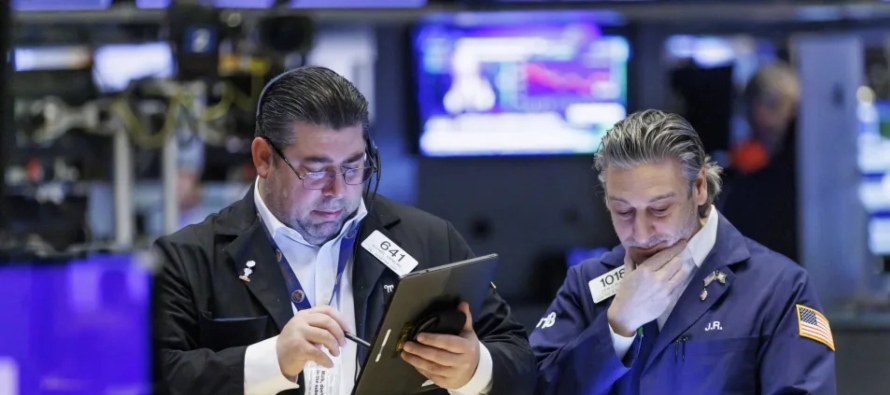 Wall Street cerró este lunes en verde y el Dow Jones de Industriales, su principal...