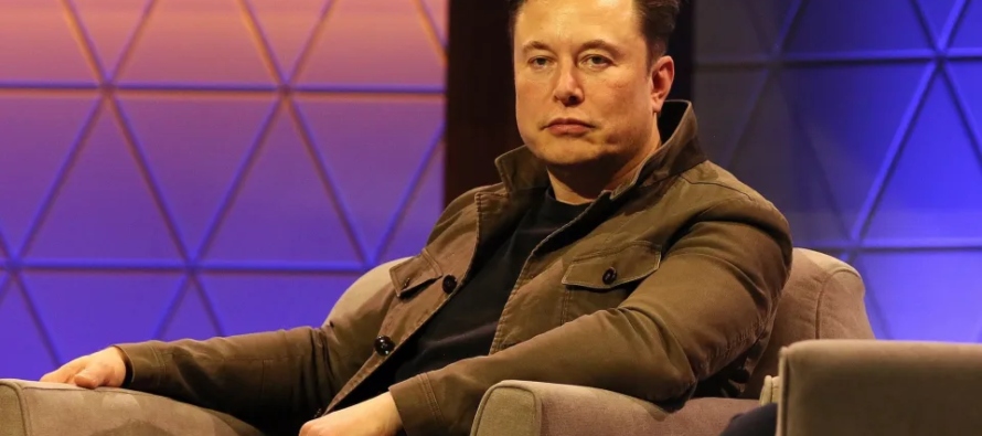 El multimillonario Elon Musk, propietario único de Twitter, quiere entrar en la carrera de...