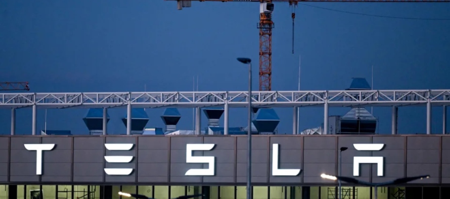 La fábrica de vehículos eléctricos de Tesla de Nueva León, en el norte...