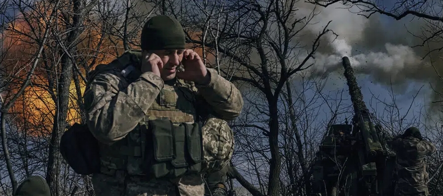 Las fuerzas rusas que invadieron Ucrania hace poco más de un año han atacado...