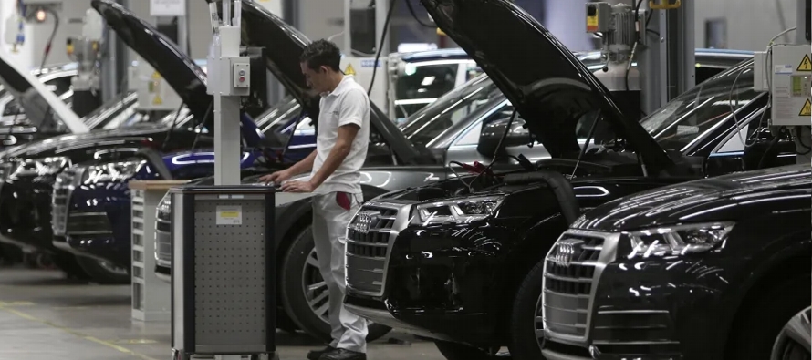 La fabricación de vehículos ligeros en México acumula un crecimiento...