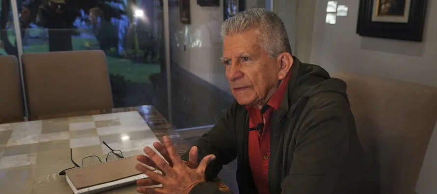 El ELN, surgido en 1964 e inspirado en la revolución cubana, se ha sentado a hablar con el...