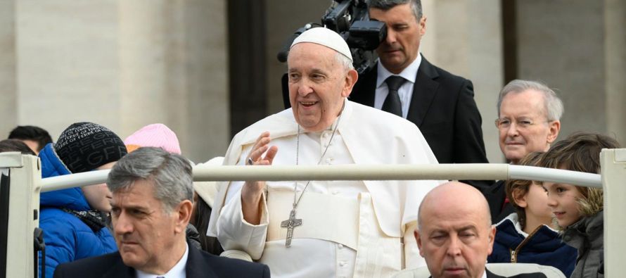 En el pueblo de Dios "peregrino y evangelizador", sigue explicando el Papa, "no hay...