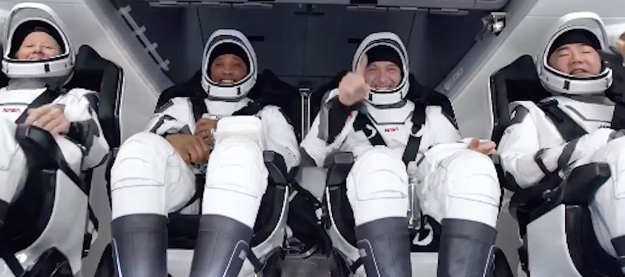 Cuatro astronautas de la Estación Especial Internacional regresaron a la Tierra el...