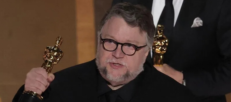 Del Toro, de 58 años, da nueva vida a la historia clásica de Pinocho, la marioneta de...