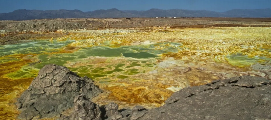 Al noreste de Etiopía está el Monte Dallol, un volcán rodeado de otros...
