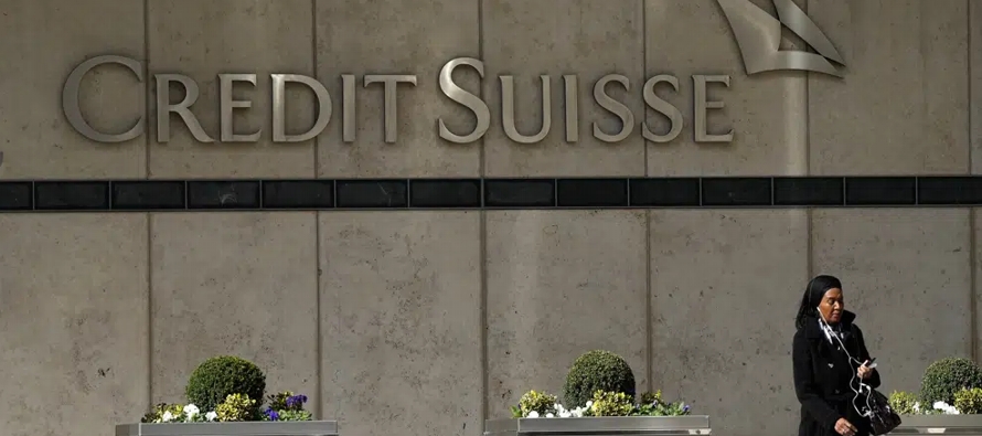 El anuncio de Credit Suisse antes de la apertura de la Bolsa suiza elevó sus acciones en 33%...