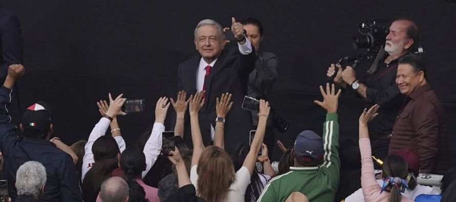 El presidente mexicano Andrés Manuel López Obrador encabezó el sábado...