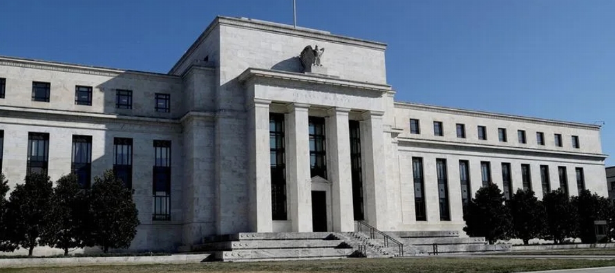 La rápida expansión de las tenencias de efectivo y bonos de la Reserva Federal ha...