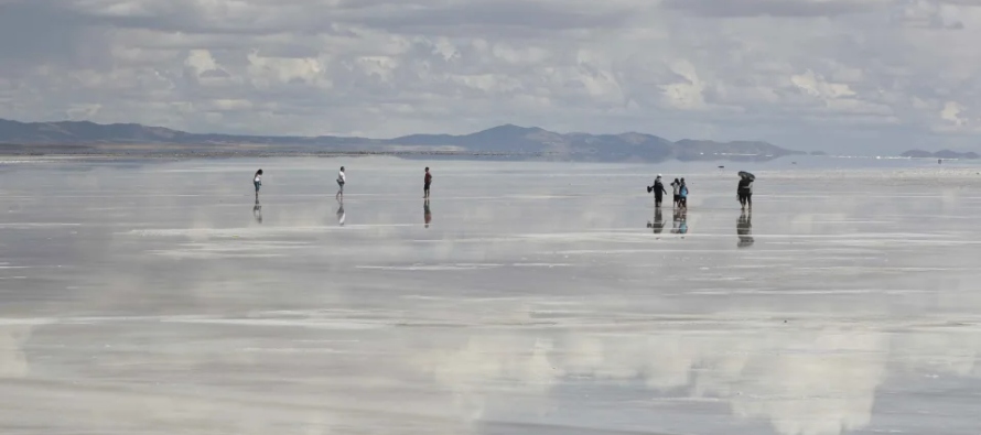 Bolivia posee unas reservas calculadas en 21 millones de toneladas de litio, una de las mayores del...