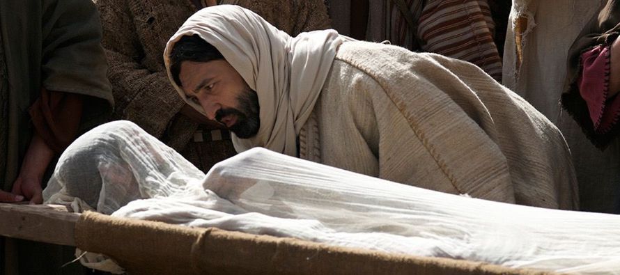 Entonces le dijeron sus discípulos: «Señor, si duerme, se...