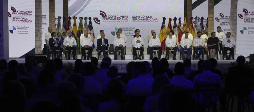 Los líderes iberoamericanos expresaron su preocupación por las diferentes crisis que...