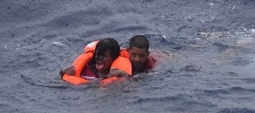 La embarcación llevaba 32 pasajeros, de los cuales 16 fueron rescatados, según la...