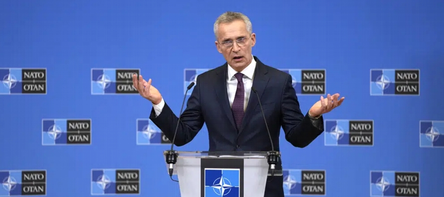 Tanto Suecia como la vecina Finlandia solicitaron unirse a la OTAN en mayo de 2022, abandonando...