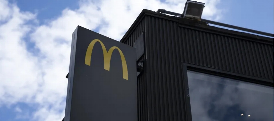 McDonald's emplea en todo el mundo a unas 150,000 personas en sus oficinas y en los...