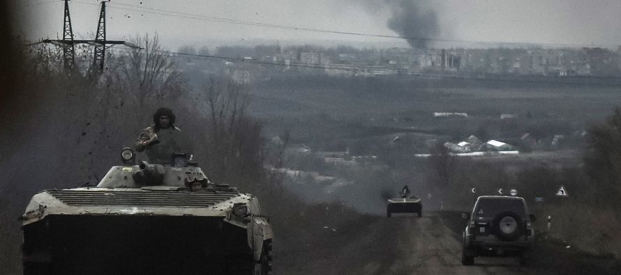 El ejército ucraniano afirmó que las fuerzas rusas lanzaron 18 ataques aéreos,...