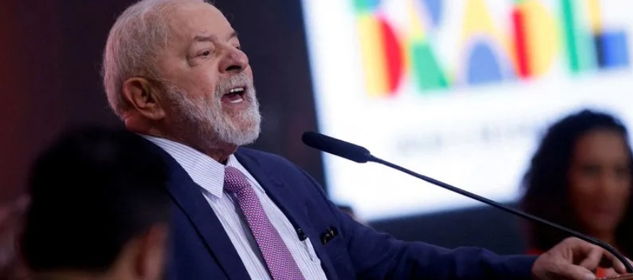 Sobre la invitación al presidente chino, Lula dijo que además de mantener una...